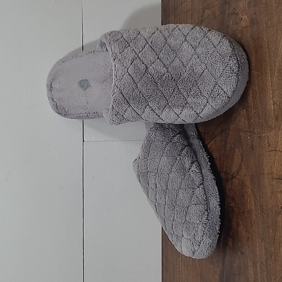 Acorn Shoes - EUC Acorn Classic Spa Grey Quilted Slip On Clog Slipper Women's sz 6.5-7.5